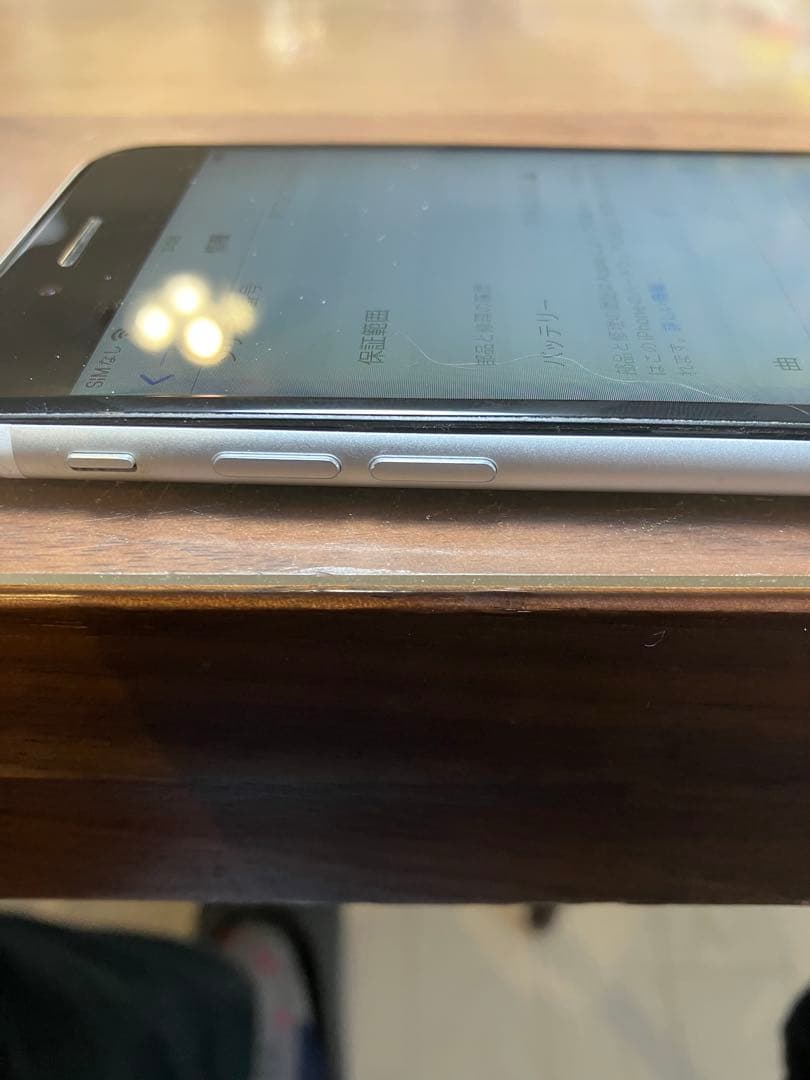 Apple iPhone SE第二世代128GB 本体　ホワイト　White