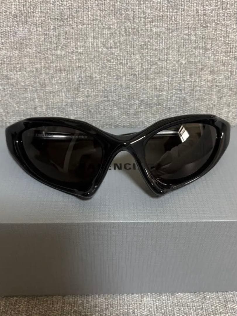 balenciaga runner cat サングラス