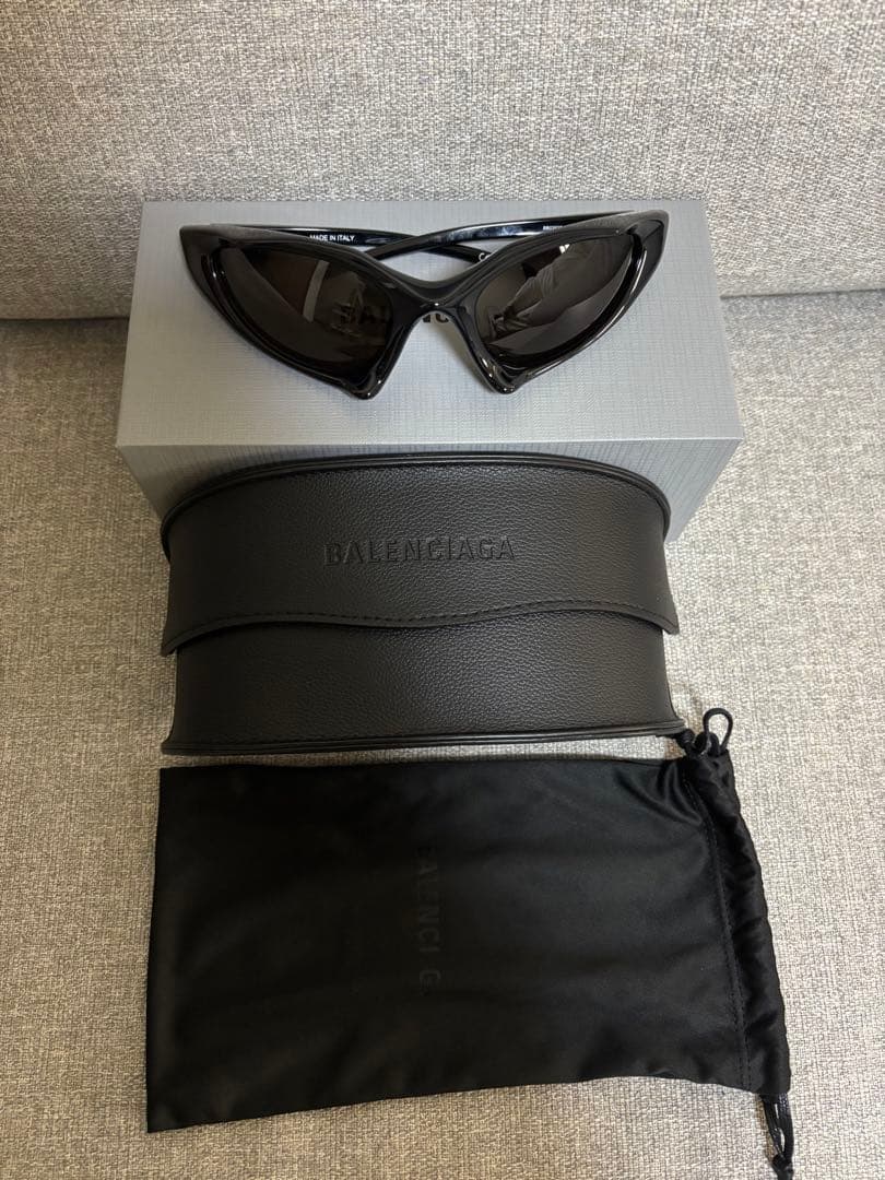 balenciaga runner cat サングラス