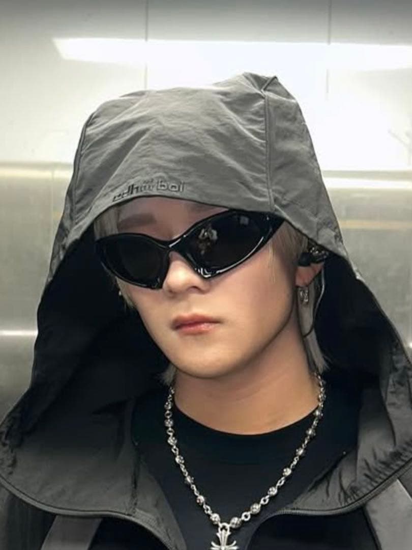 balenciaga runner cat サングラス