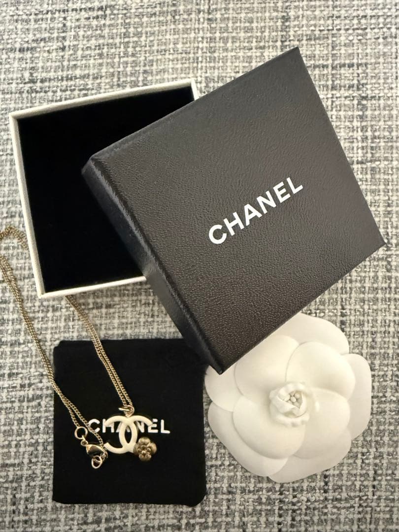 CHANEL CCロゴカメリアネックレス