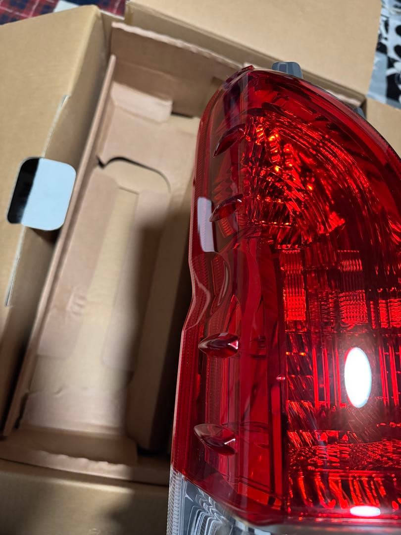 200系ハイエースバン　4型以後　純正クリアテール左右セット① 送料込み　美品