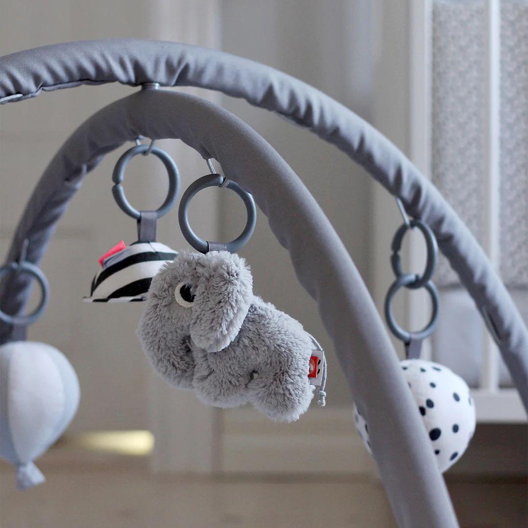 新品 ダンバイディア アクティビティプレイマット ベビージム プレイジム 北欧