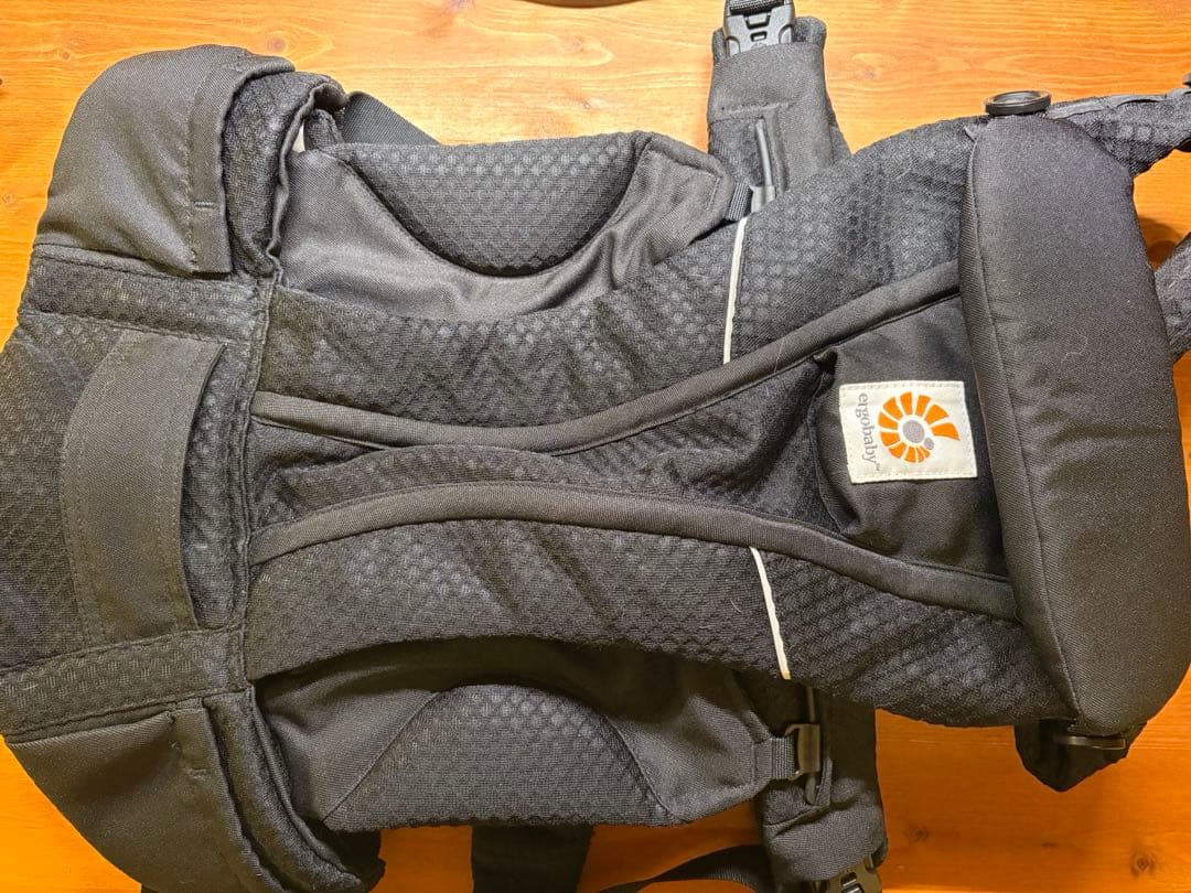 エルゴベビー 抱っこ紐 ブラック　オムニブリーズ