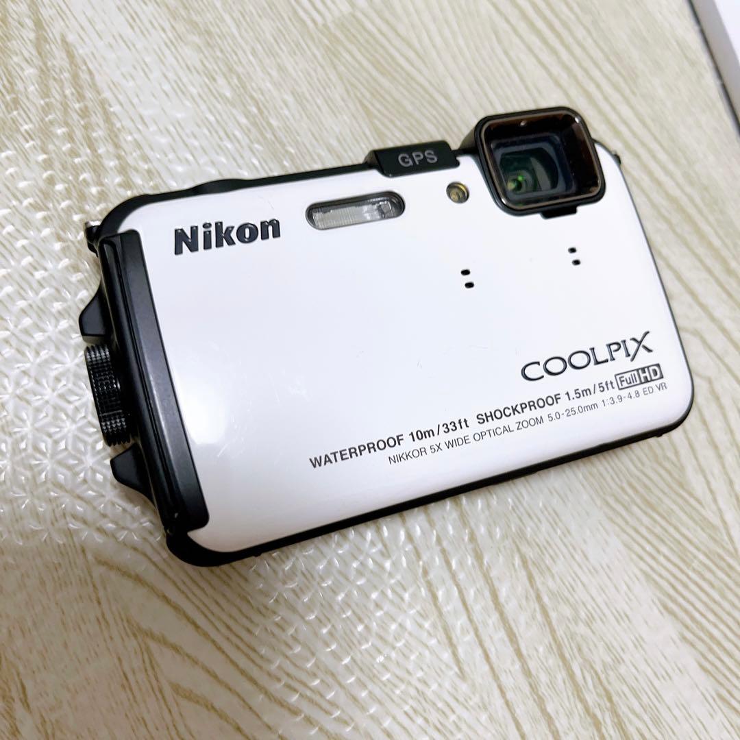 Nikon デジタルカメラ　クールピクス　水深10m ホワイト