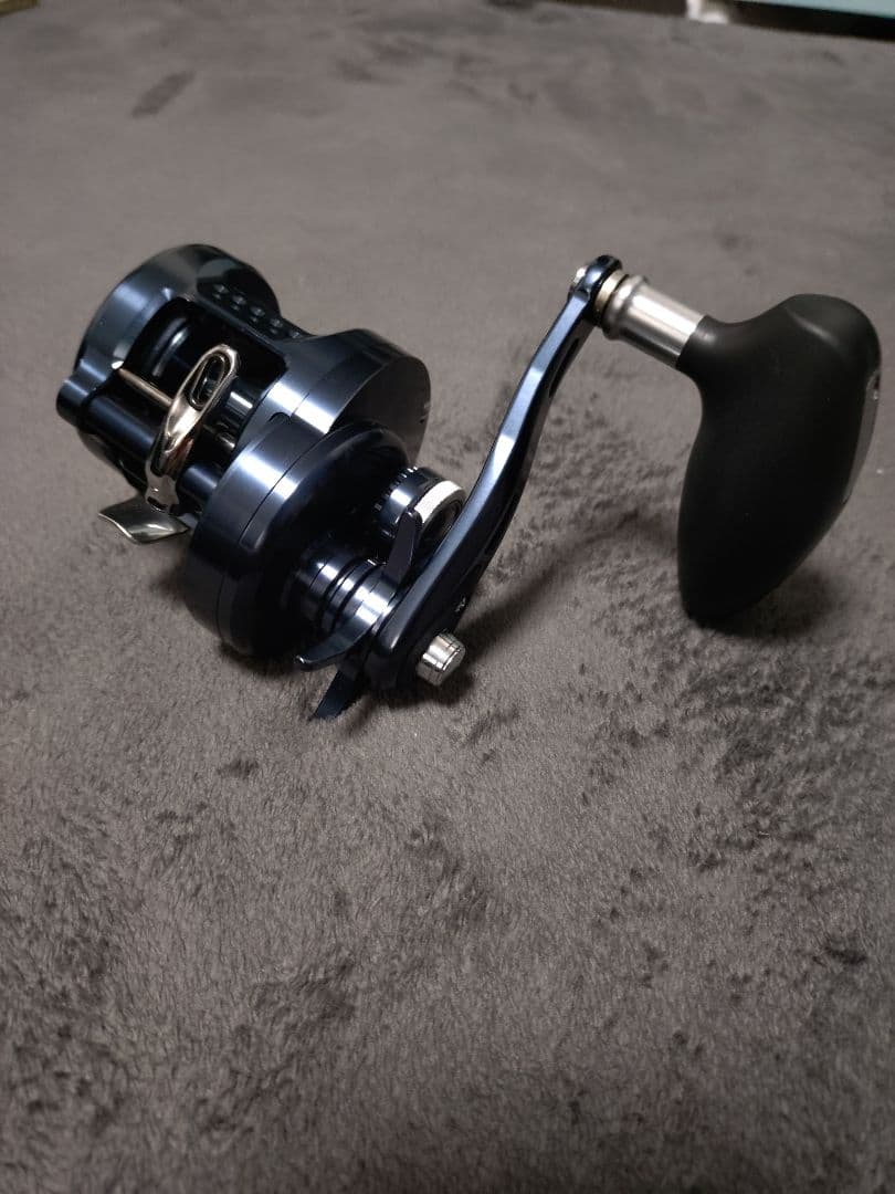 【極美品・完備品】シマノ オシアコンクエスト リミテッド 301HG（左）