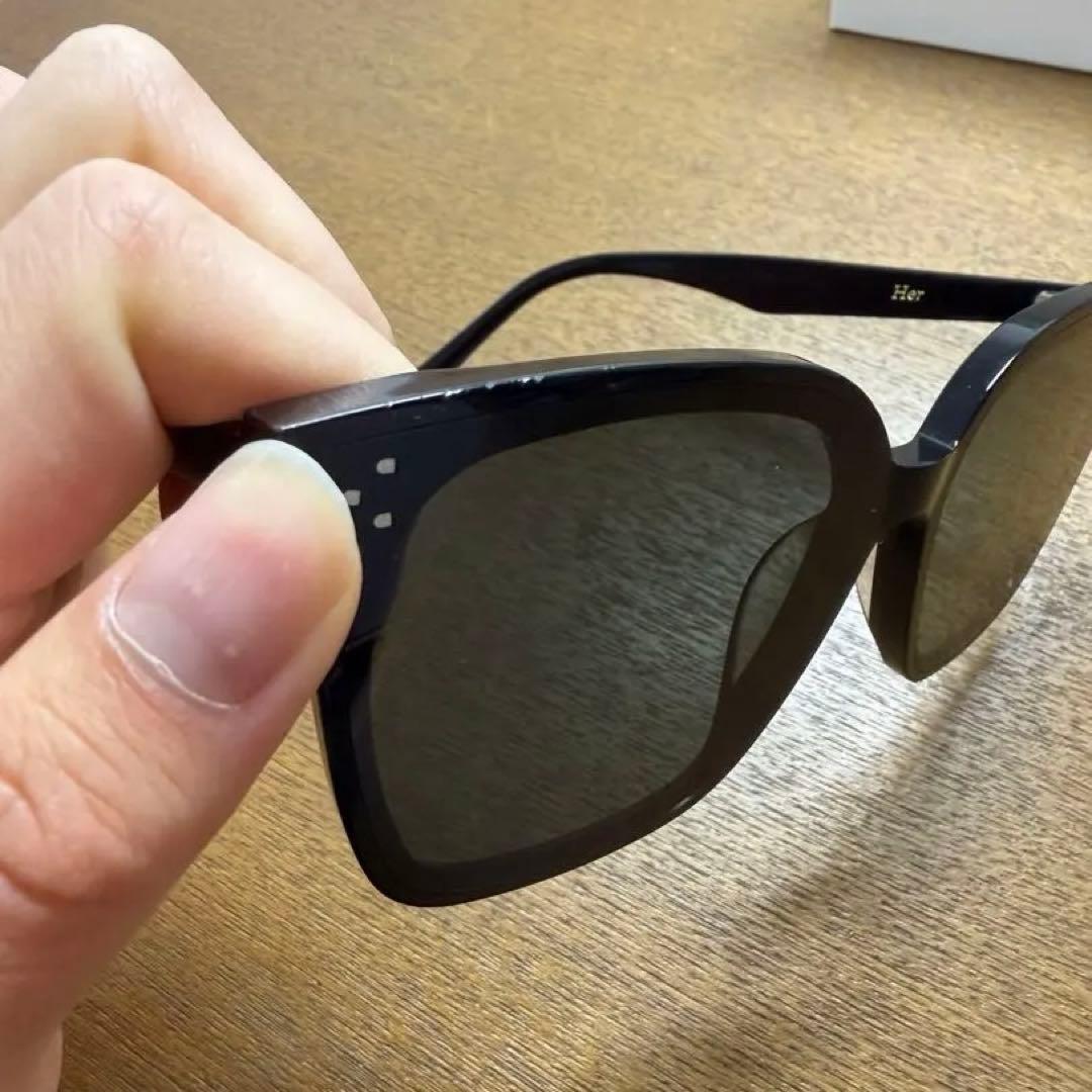 GENTLE MONSTER HER-01 ブラックサングラス(レギュラー)