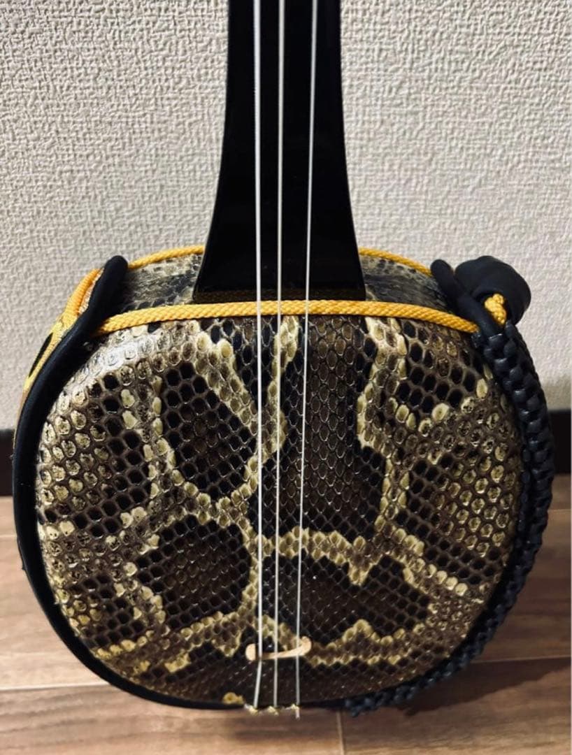 沖縄三線　本蛇皮張り　ケース付