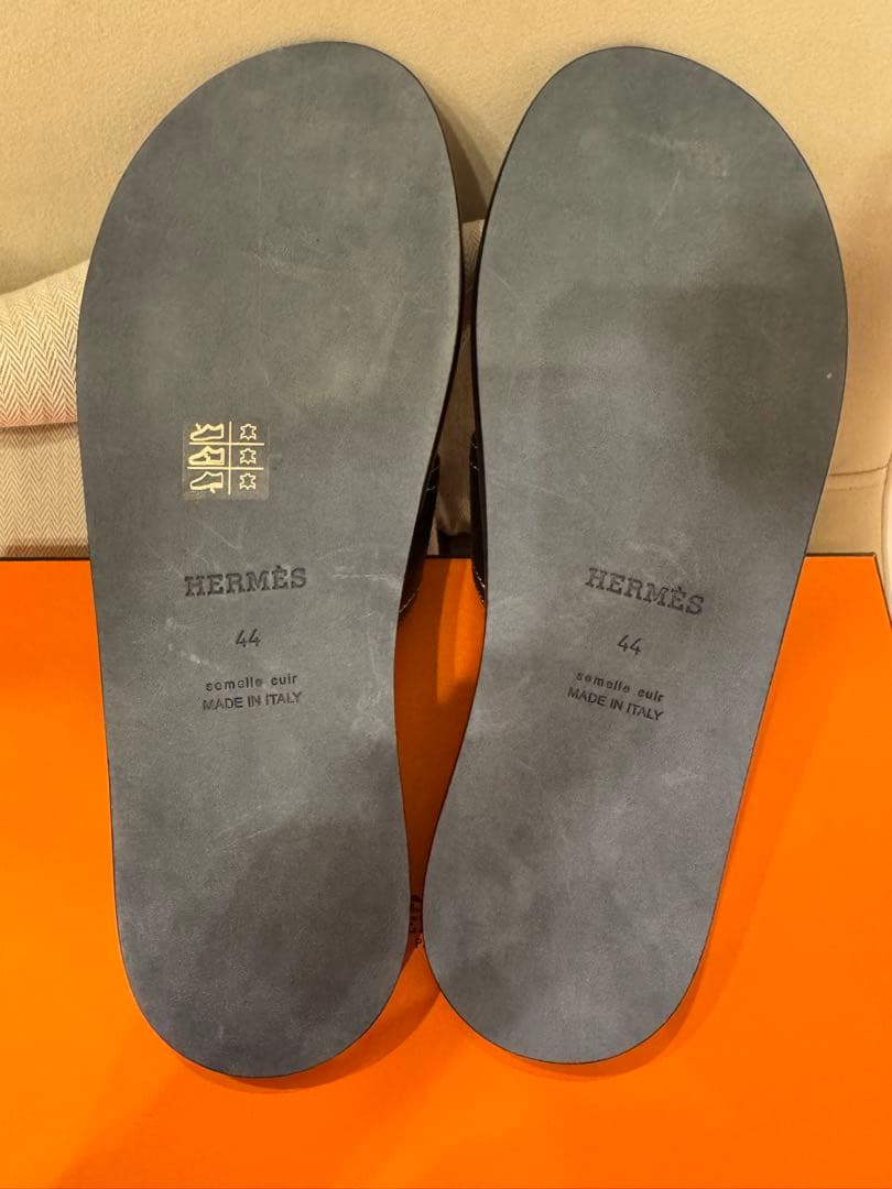 【ユリ】HERMES サンダル　イズミール　ステッチ　44 ノワール