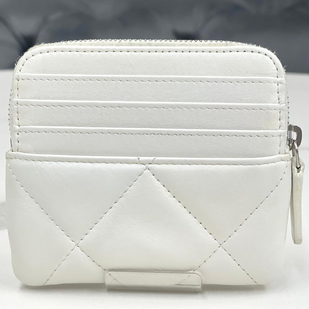 シャネル　ジップパース　シャネル19　白　ラムスキン　AP2086