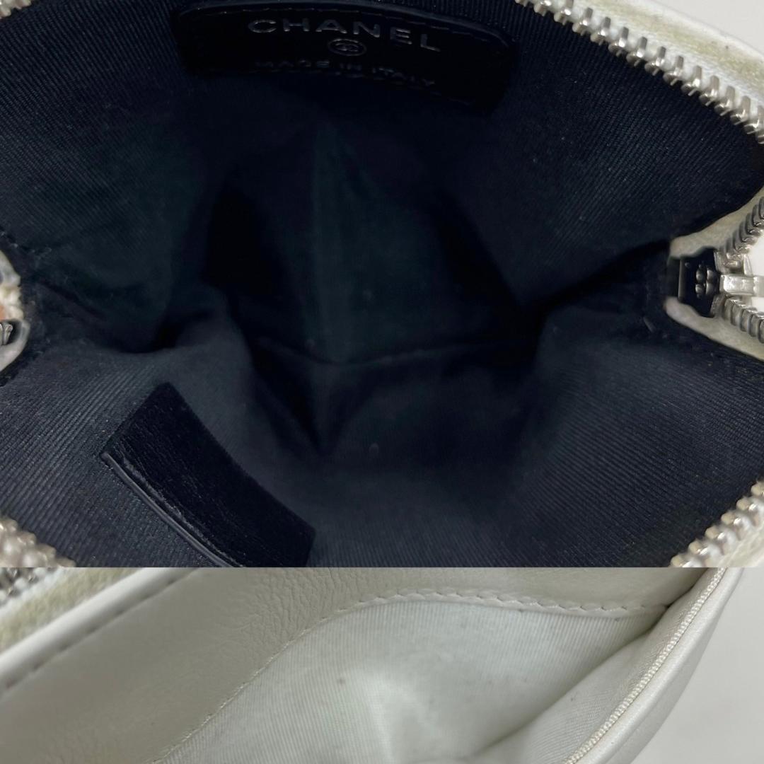 シャネル　ジップパース　シャネル19　白　ラムスキン　AP2086