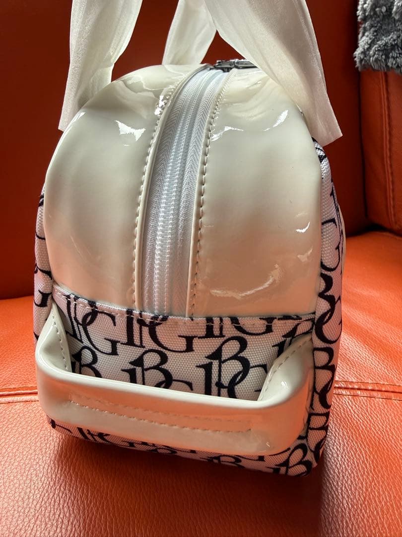 1PIU1UGUALE3 ウノピゥウノウグァーレトレ ハンドバック新品未使用