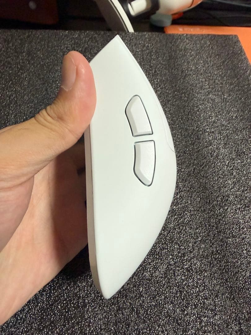 Razer DeathAdder V4 Pro White Edition 本体