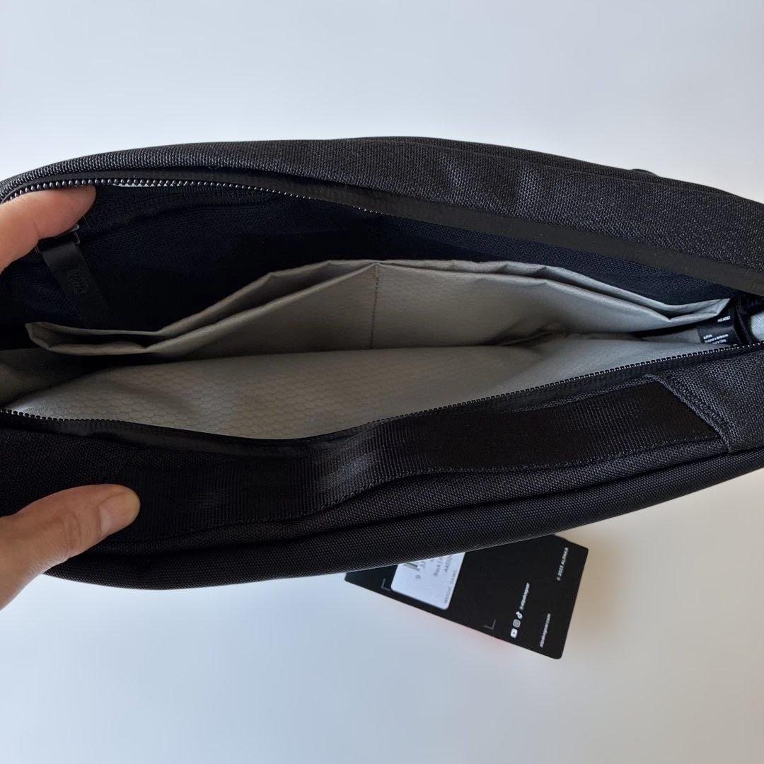 ALPAKA GO SLING ブラック ショルダーバッグ