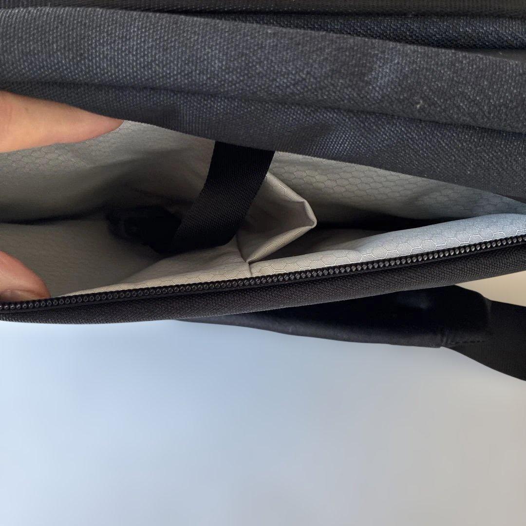 ALPAKA GO SLING ブラック ショルダーバッグ