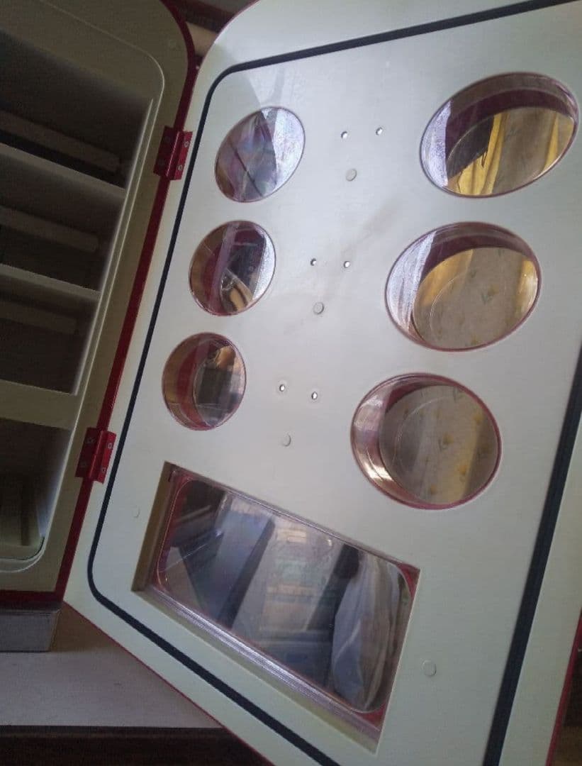 アメリカンスタイル 自販機型冷蔵庫、保冷庫 レトロ、アンティーク風