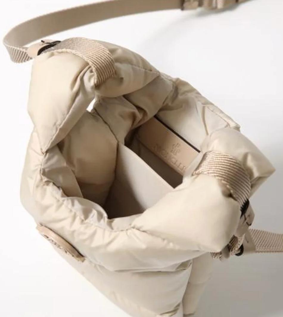 新品未使用 MONCLER ボディバッグ ショルダーバッグ　LEGERE