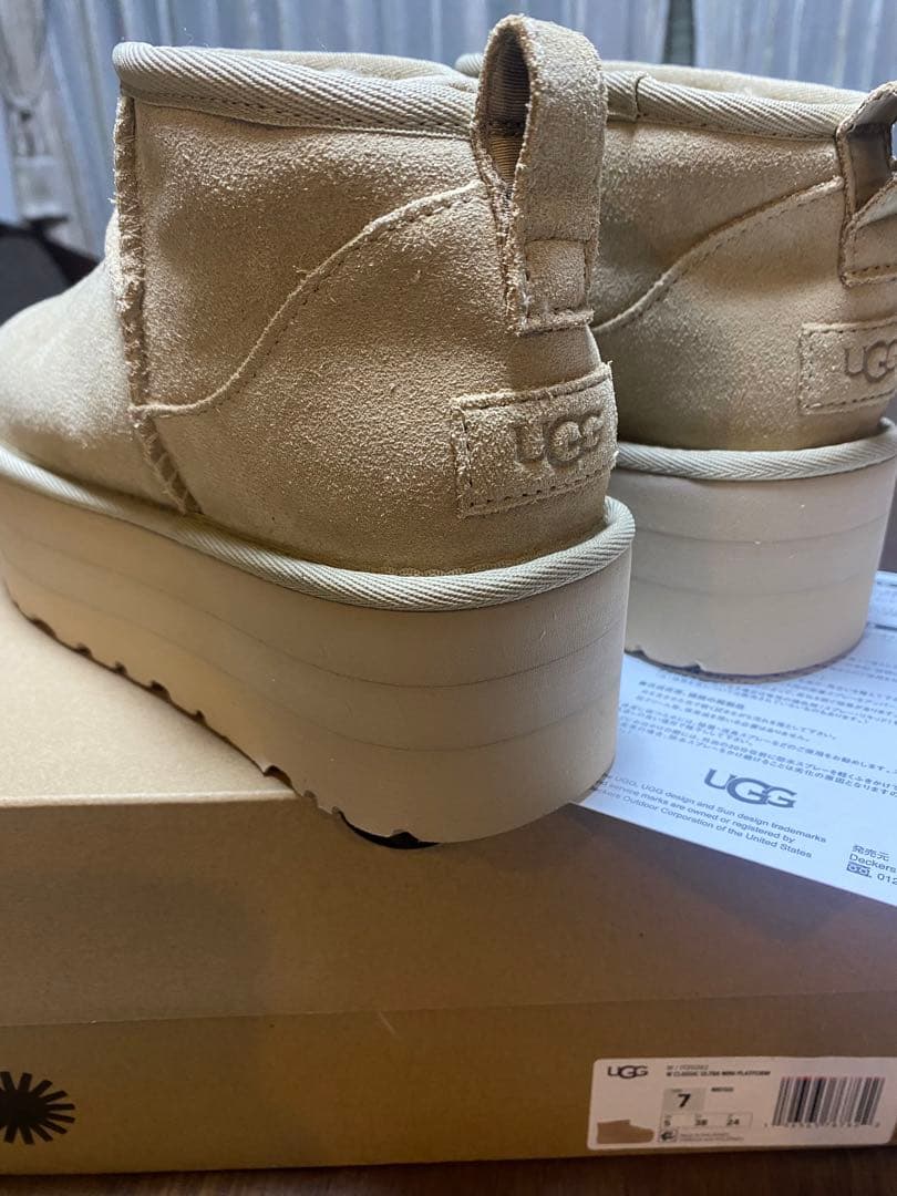SALE中❣️新品UGG CLASSIC ULTRA MINI PLATFOR