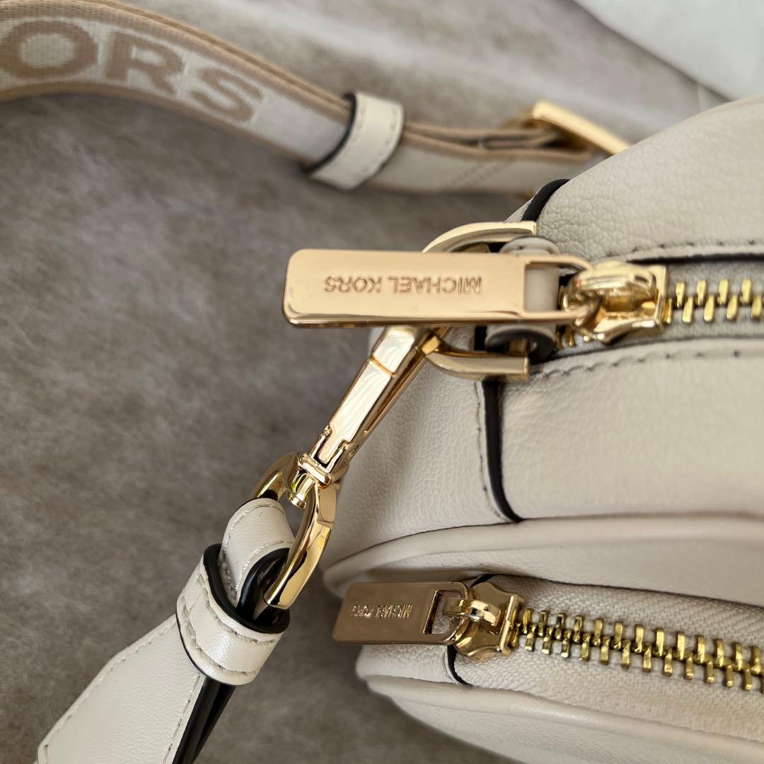 MICHAELKORSボディバッグホワイト系袋付きマイケルコースショルダーバック