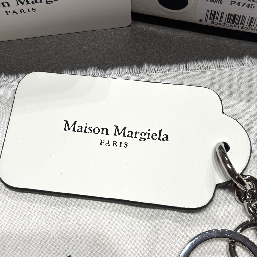 未使用品 メゾンマルジェラ キーリング ホワイト ロゴ 4ステッチ レザー