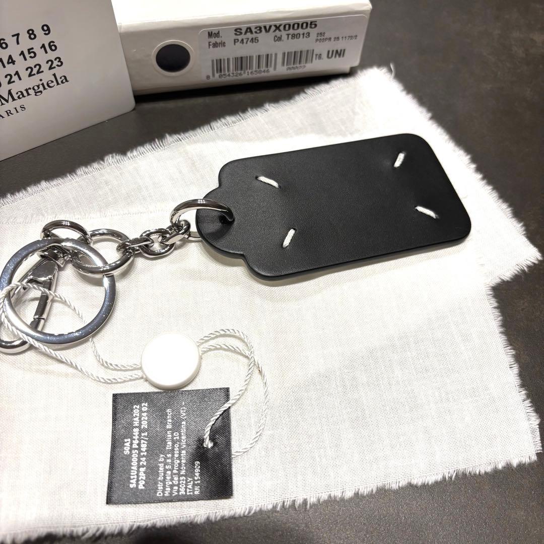 未使用品 メゾンマルジェラ キーリング ホワイト ロゴ 4ステッチ レザー