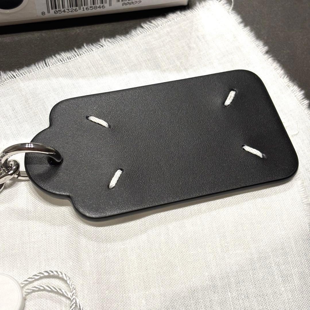 未使用品 メゾンマルジェラ キーリング ホワイト ロゴ 4ステッチ レザー