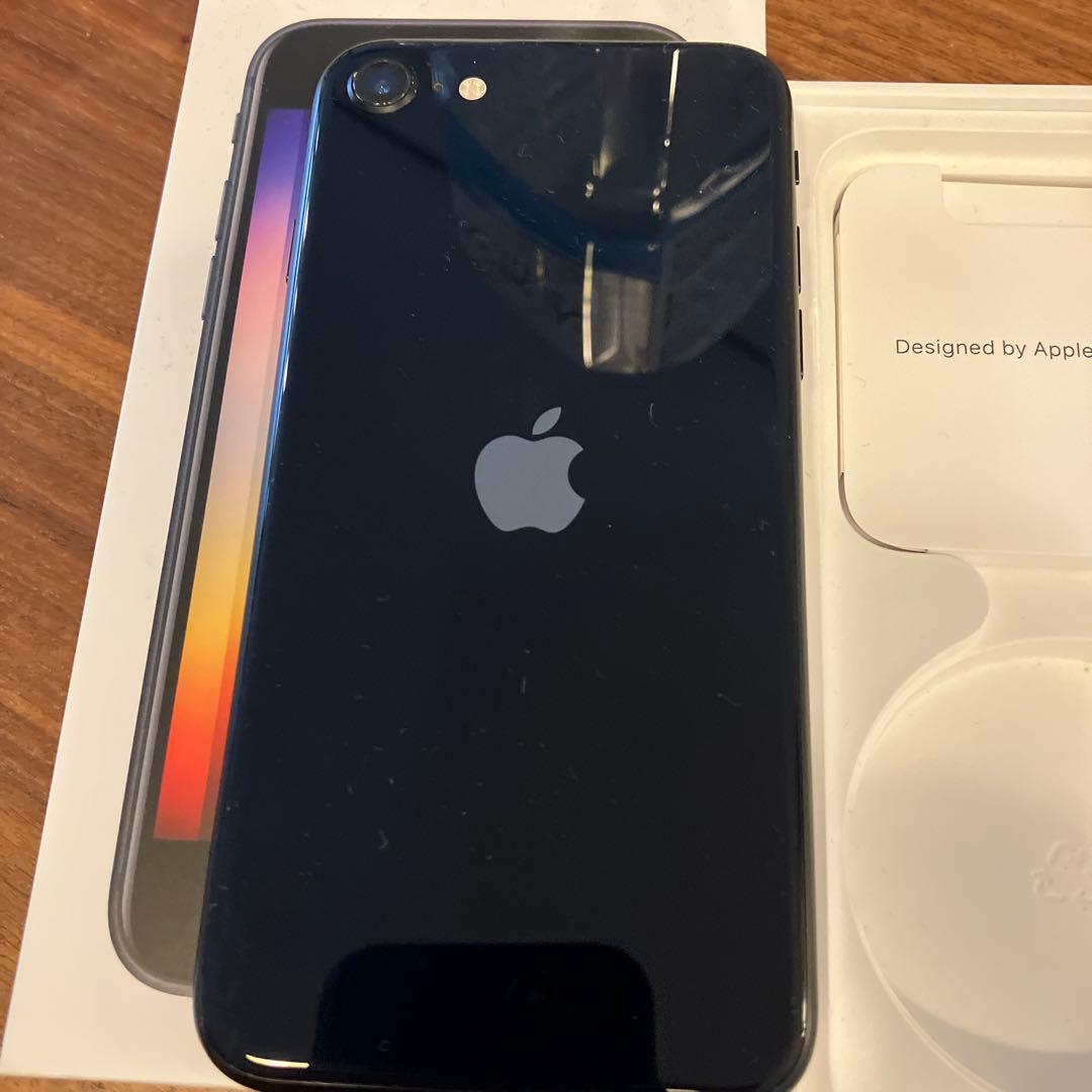 Apple iPhone SE3 64GBブラック 本体