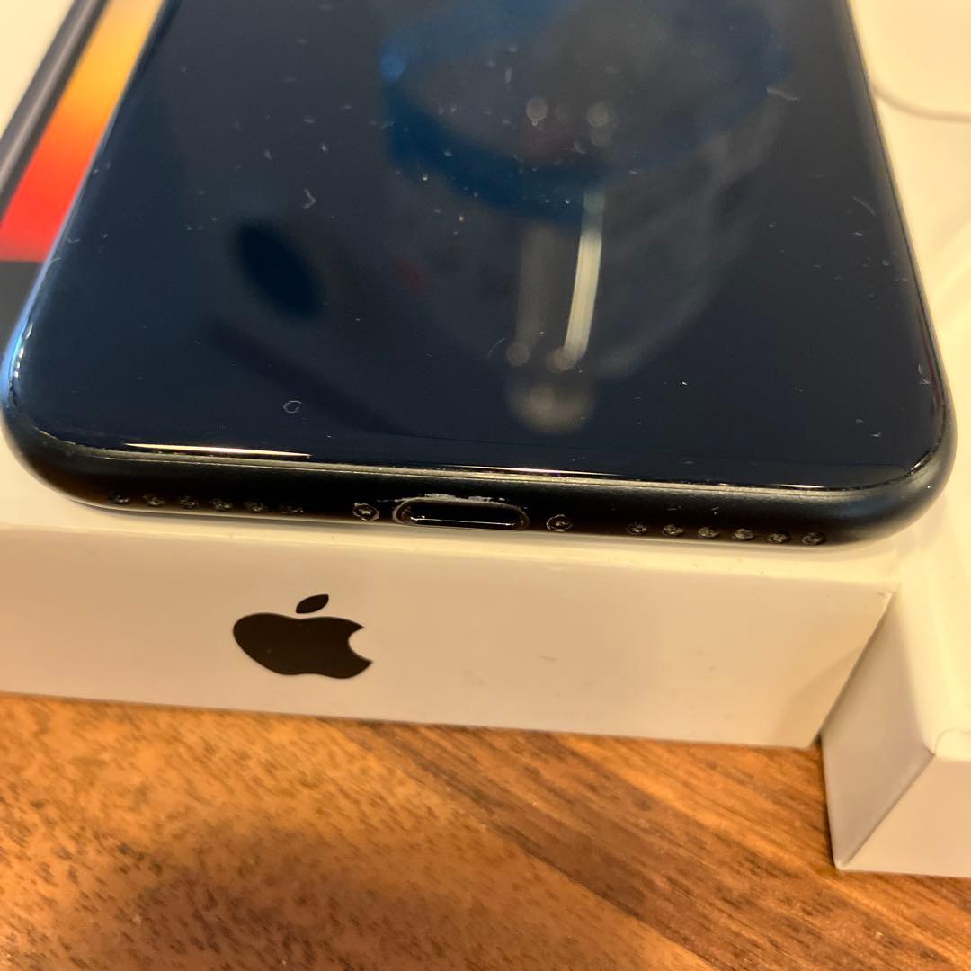 Apple iPhone SE3 64GBブラック 本体