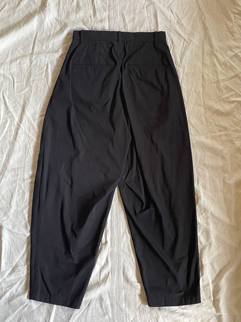 新品　ミナペルホネン　 choucho タックテーパード　パンツ　黒