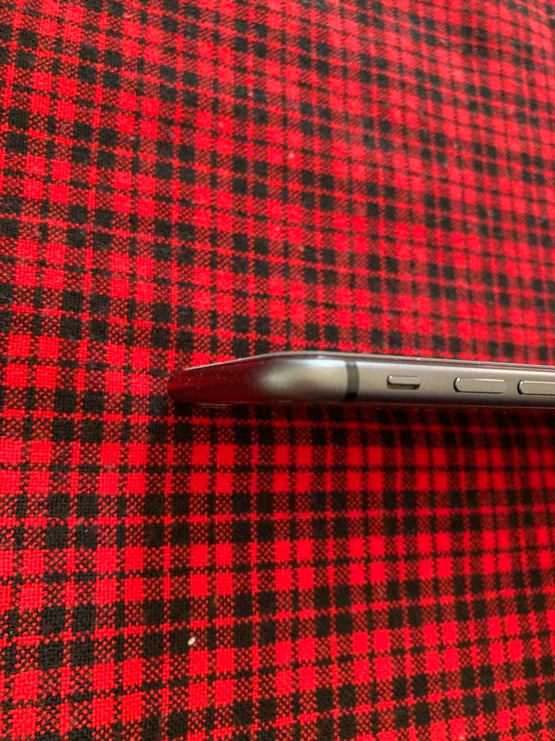 【美品】iPhone８　SIMフリー　64GB