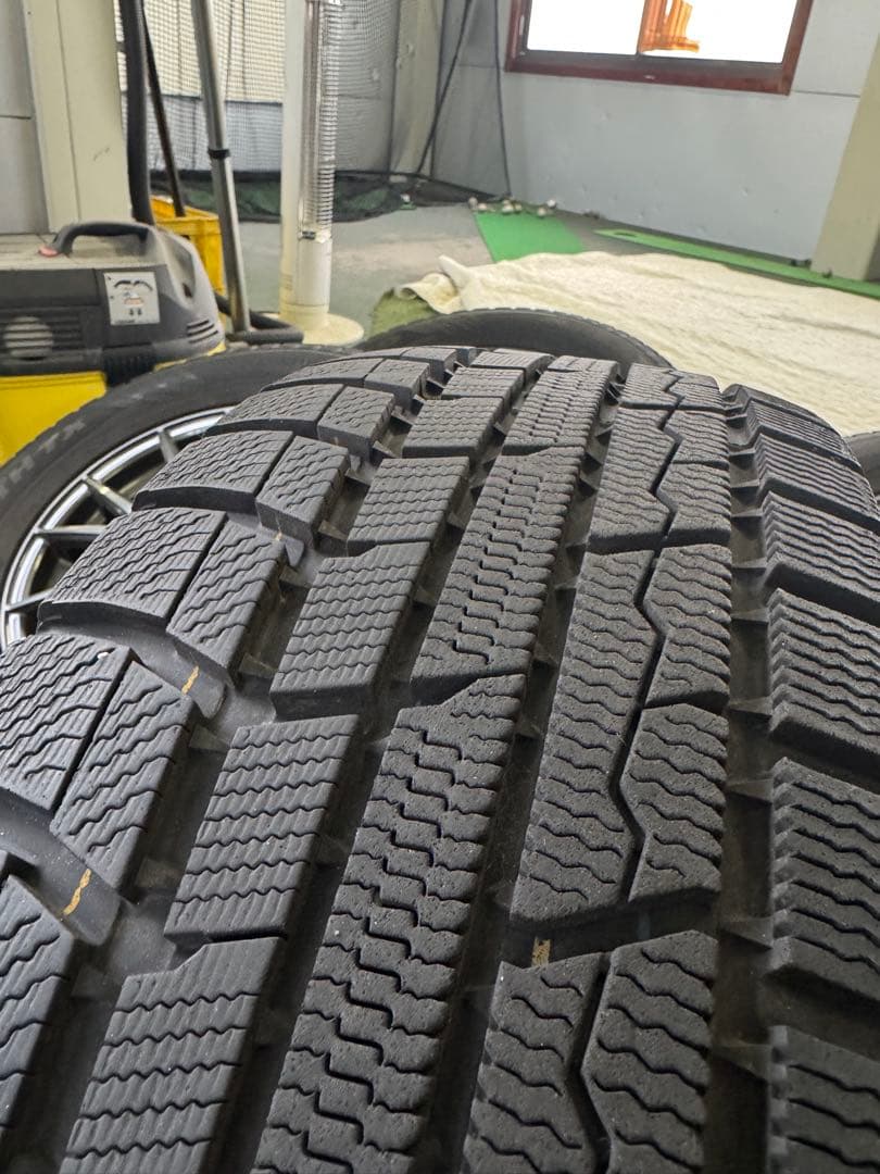 トーヨー　ウィンタートランパス　タイヤ・ホイールセット　215/70R16