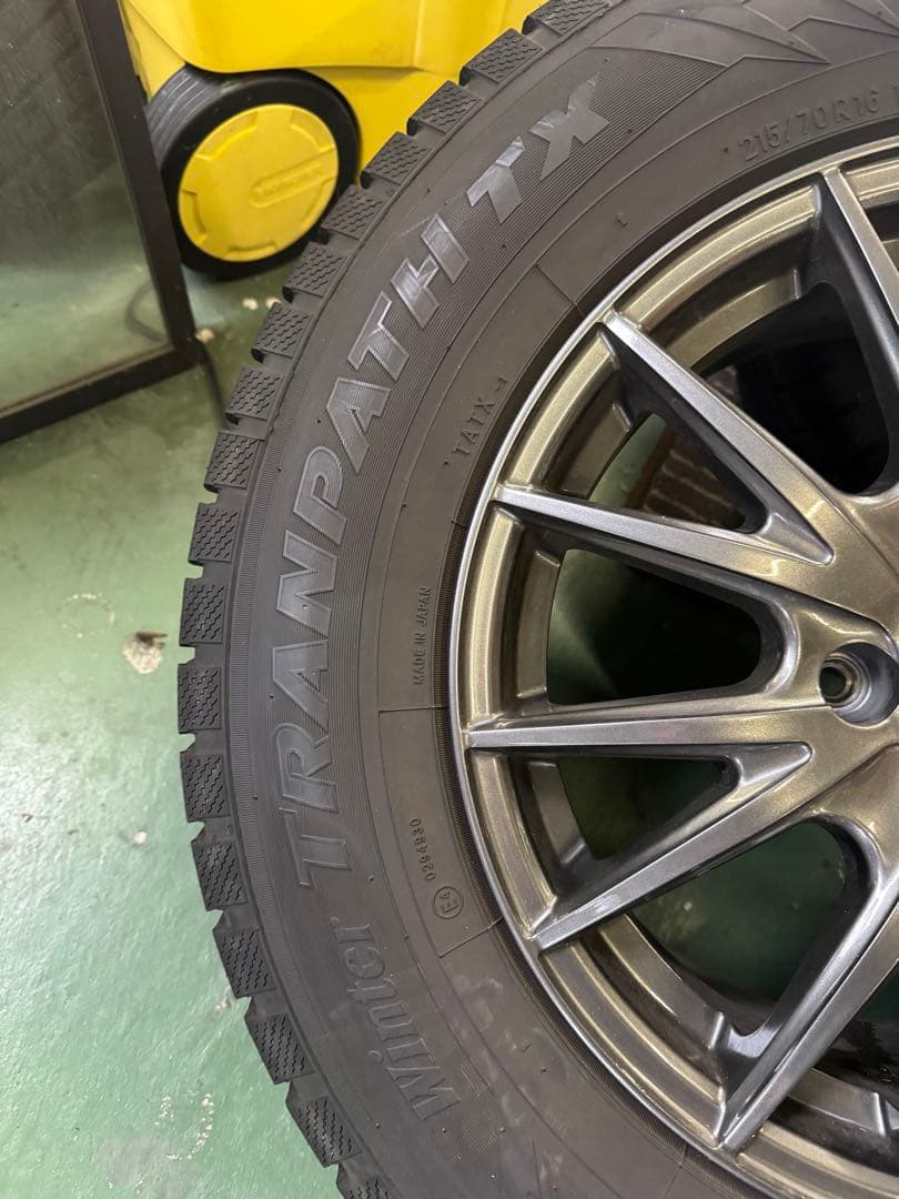 トーヨー　ウィンタートランパス　タイヤ・ホイールセット　215/70R16