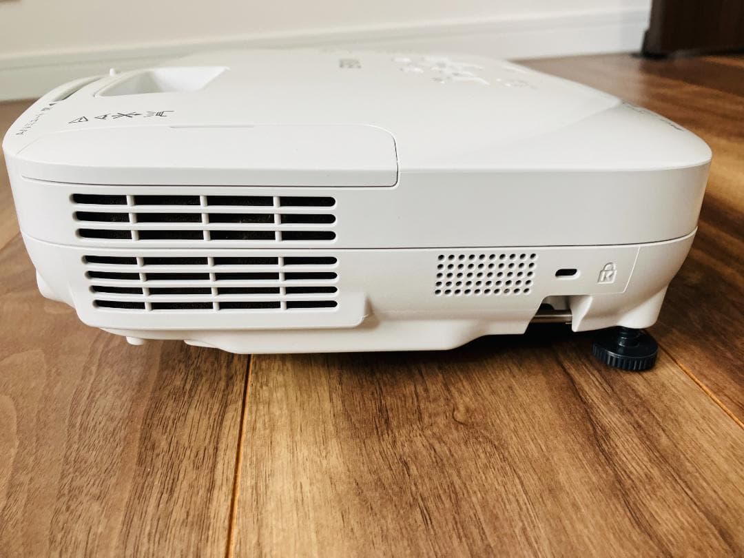 EPSON　プロジェクター　EB-X8