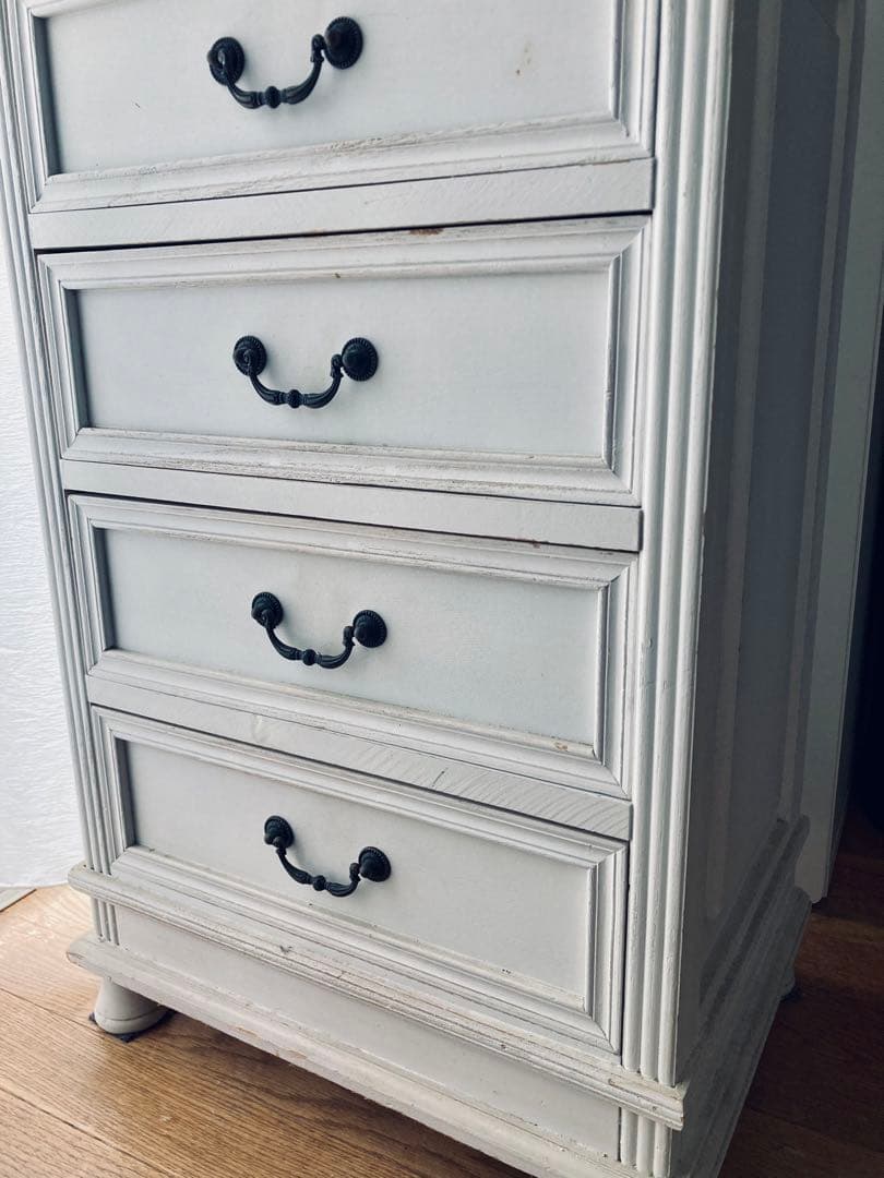 フレンチカントリー　アンティーク風　ホワイト木製キャビネット ガラス扉付き