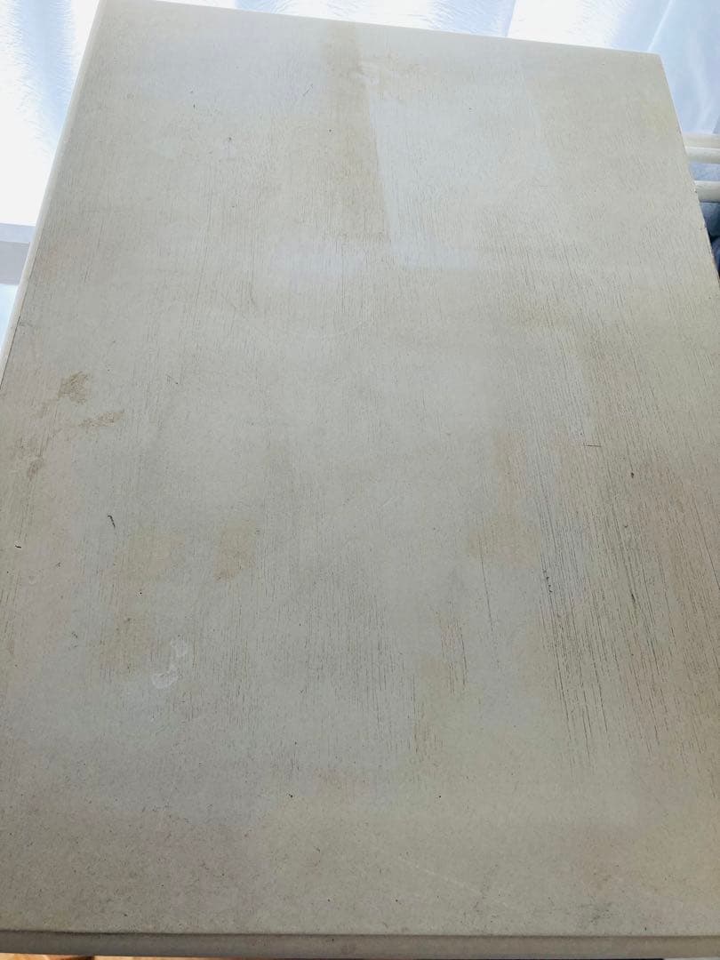 フレンチカントリー　アンティーク風　ホワイト木製キャビネット ガラス扉付き