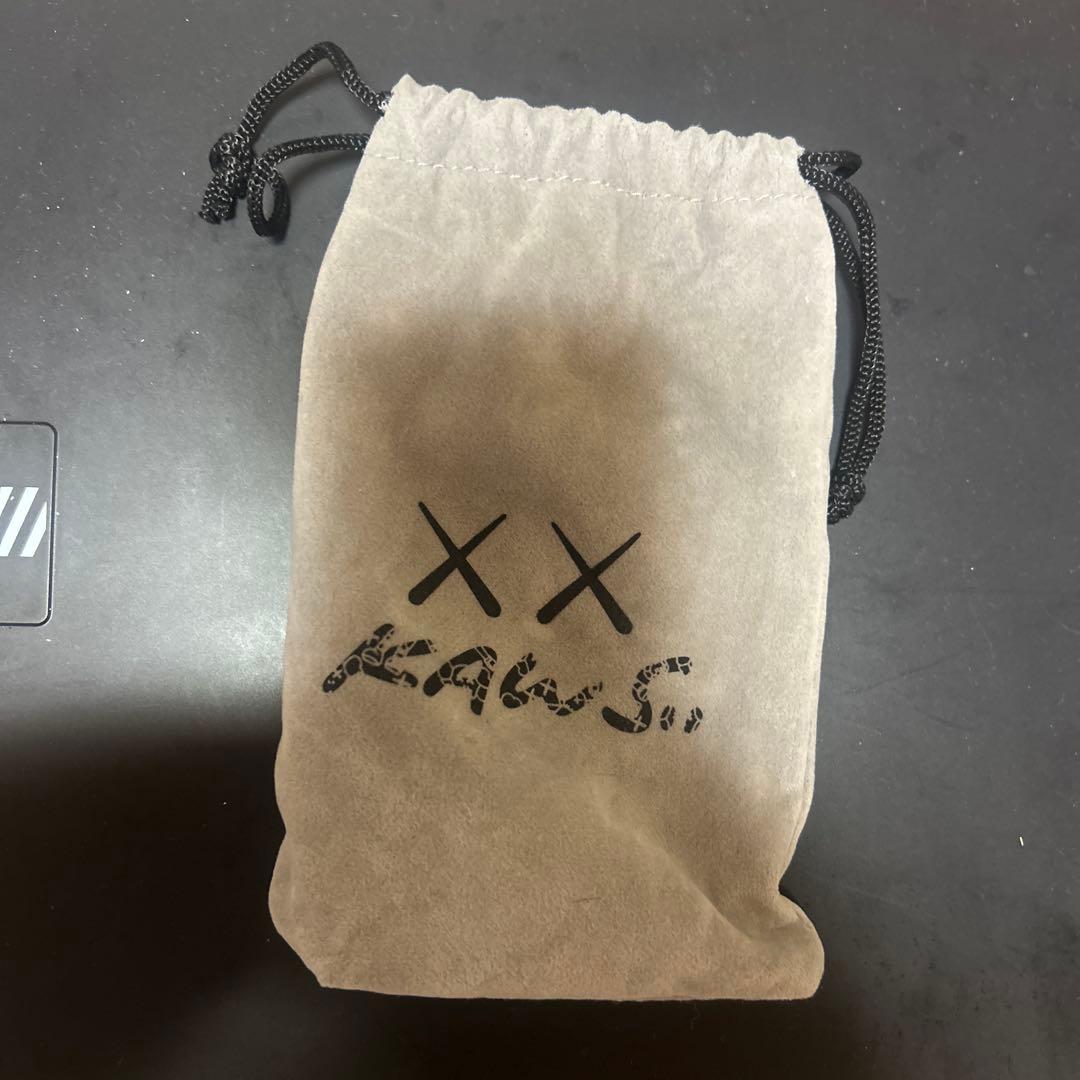 kaws dior 香水入れ