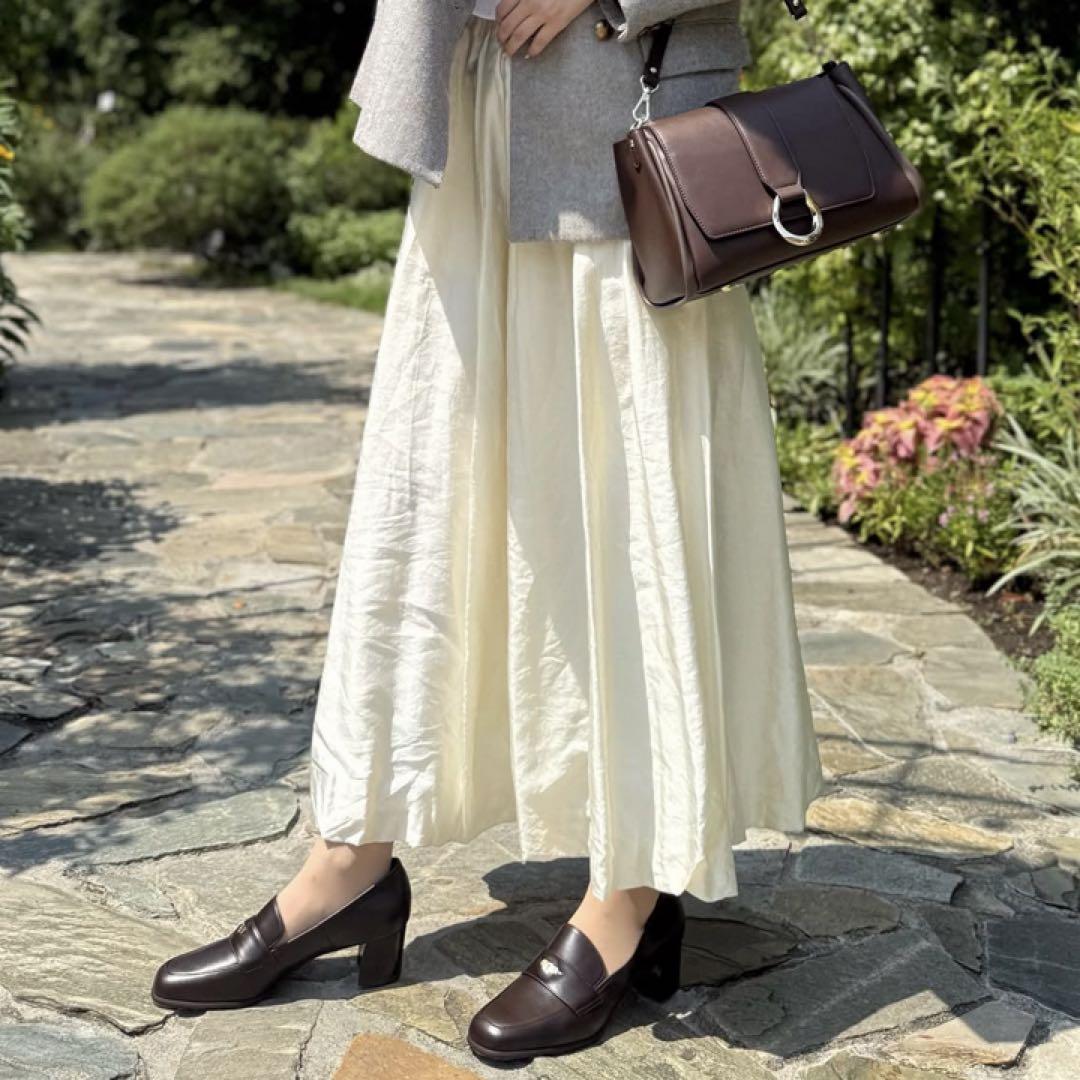 美品 現行 ダイアナ ヒールアップローファー エナメル ブラック 24cm