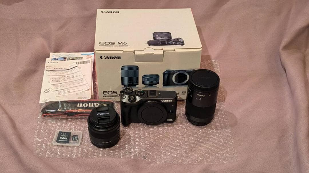未使用　Canon EOS M6 ダブルズームレンズキット キャノン