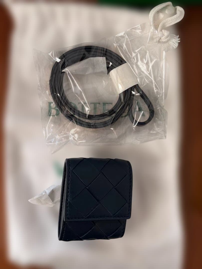 BOTTEGA VENETA (ボッテガヴェネタ) airpods ケース