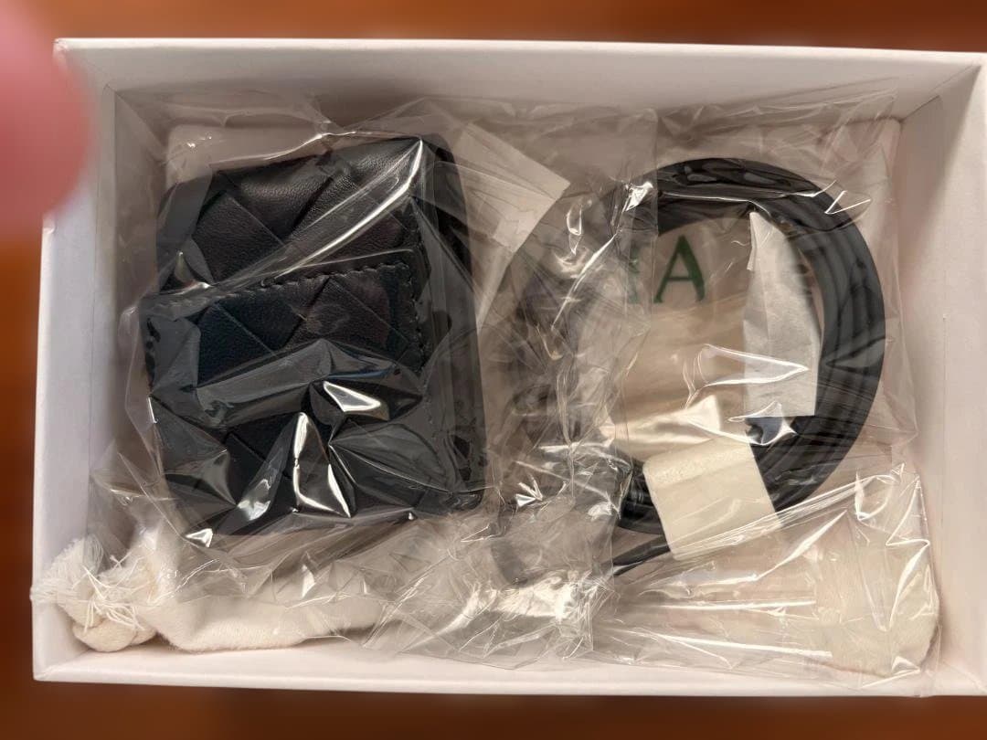 BOTTEGA VENETA (ボッテガヴェネタ) airpods ケース