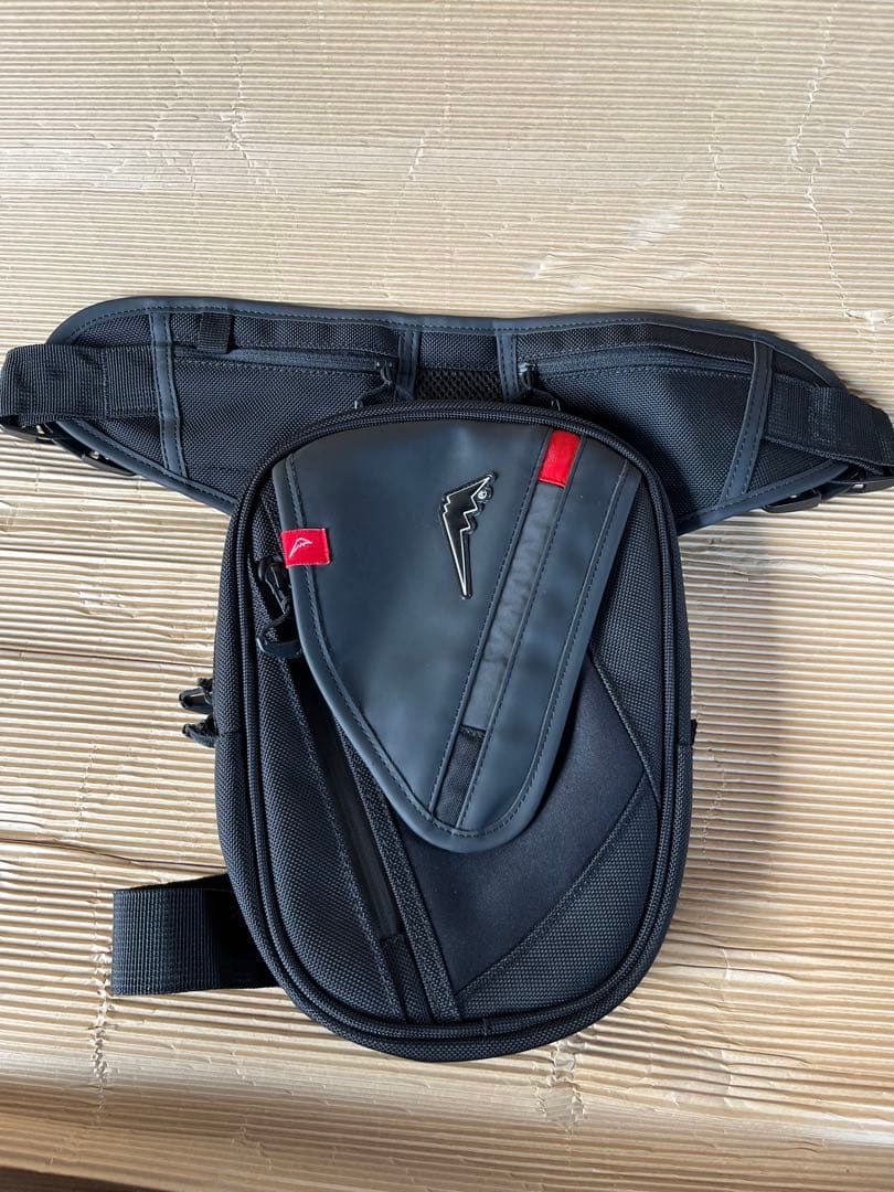 クシタニ　レッグバッグ　ブラック