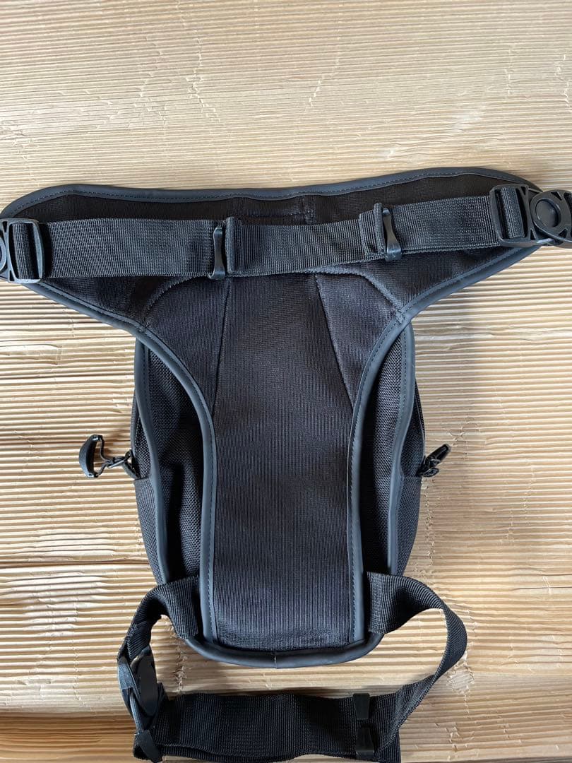 クシタニ　レッグバッグ　ブラック