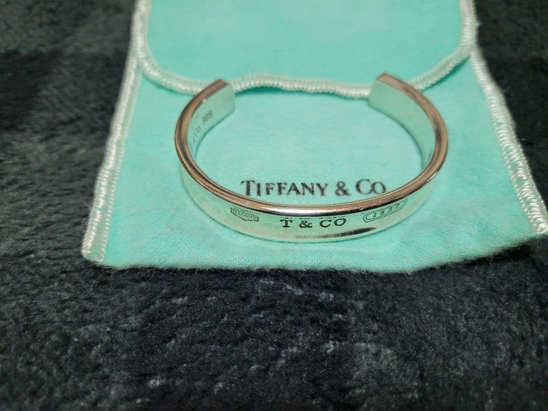 Tiffany & Co. シルバーバングル ポーチ付き