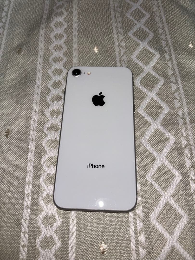 美品 ホワイト iPhone 8 動作OK