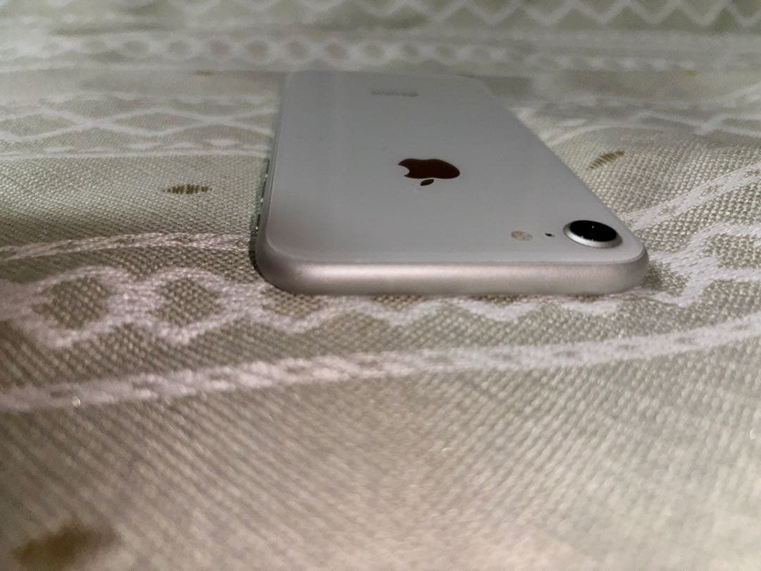 美品 ホワイト iPhone 8 動作OK