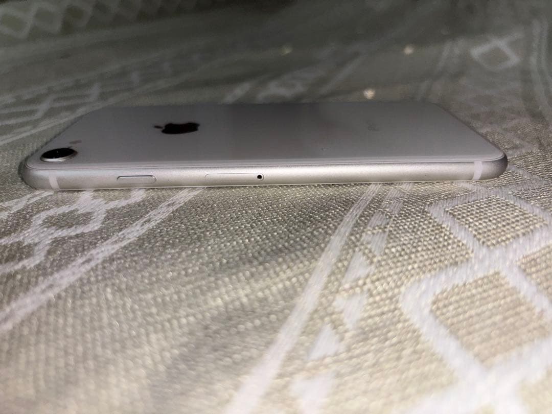 美品 ホワイト iPhone 8 動作OK