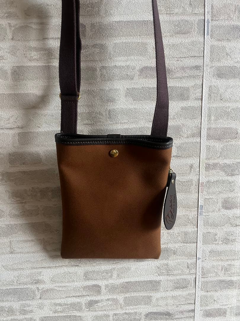 ブレディー　ニトネラ　ミニ　ブラウン　ショルダーバッグ　サコッシュ