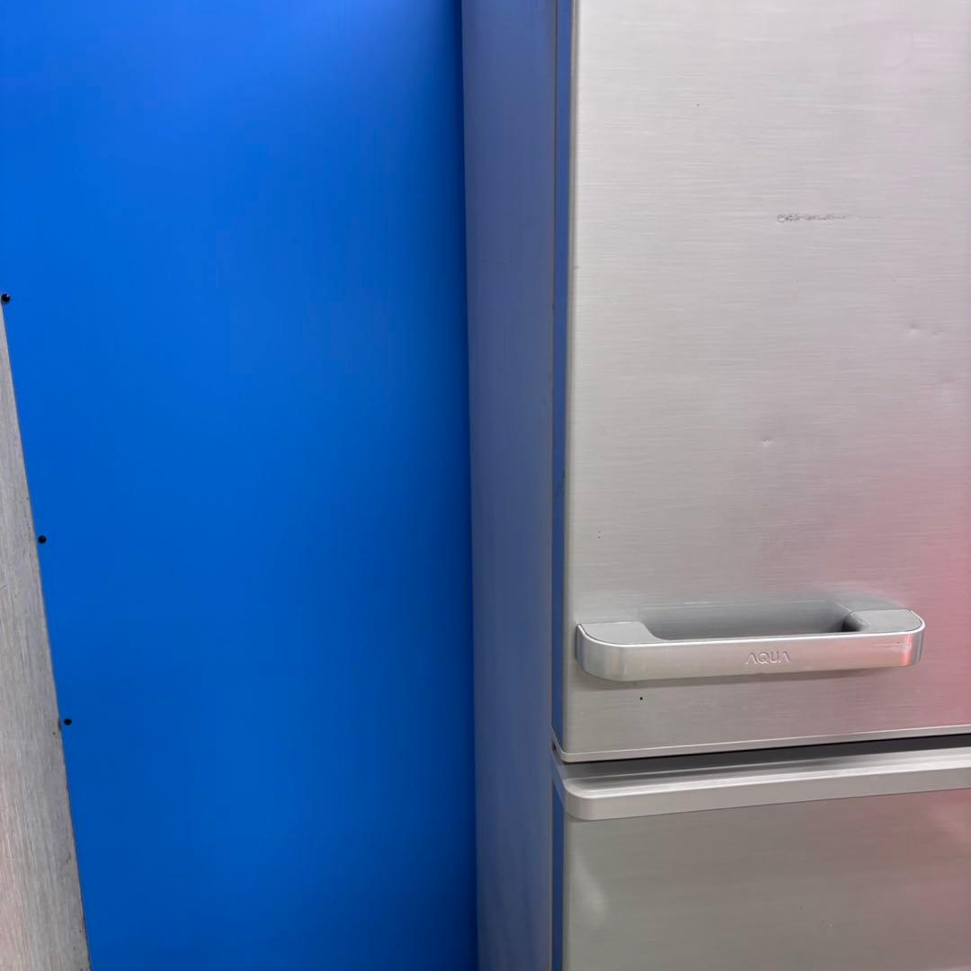 657 AQUA大型冷蔵庫 300L〜400L家庭用　一人暮らし　右開き