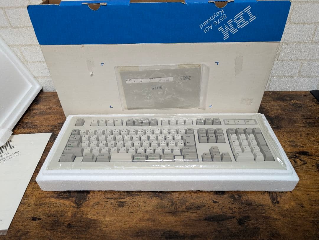 【未使用】IBM キーボード 5576-A01 本体１つ、ケーブル1つ