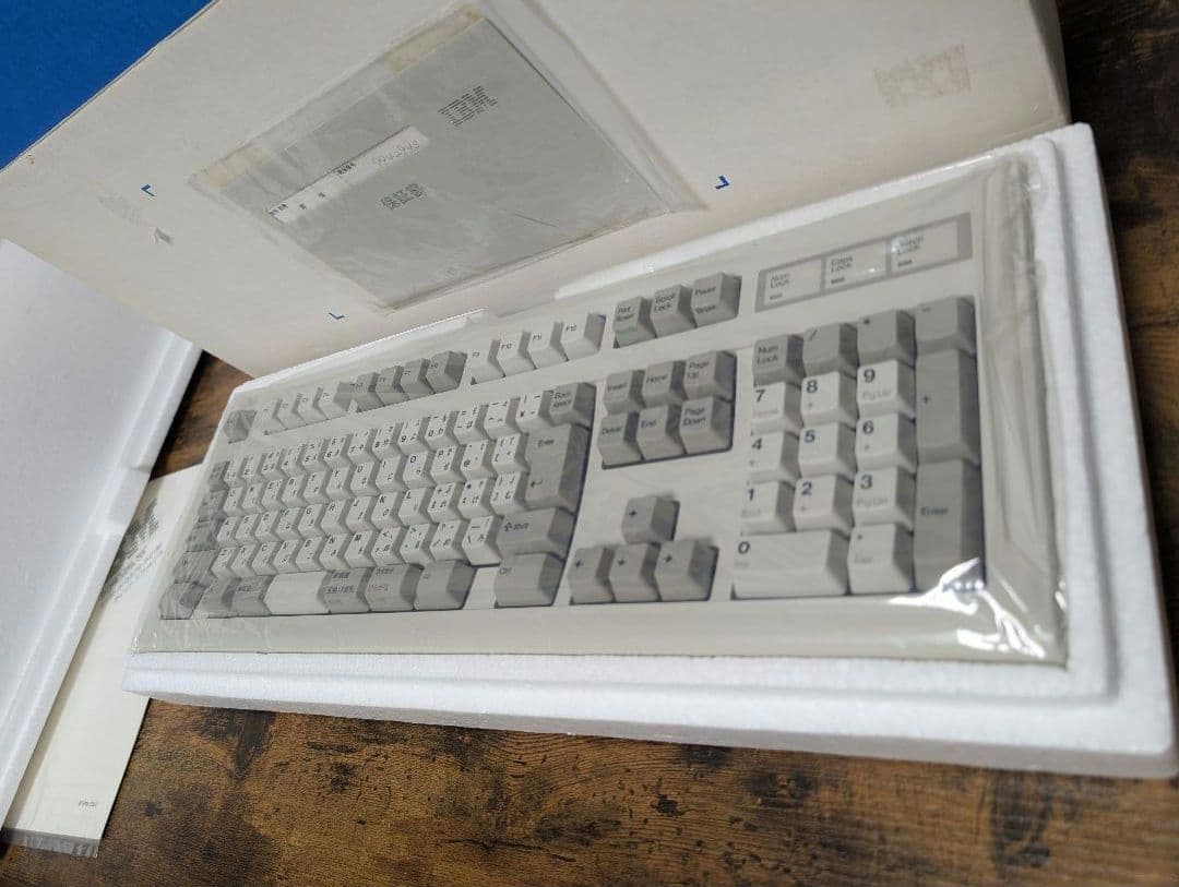 【未使用】IBM キーボード 5576-A01 本体１つ、ケーブル1つ